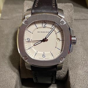 Burberry-The Britain BBY1301 Men's Wristwatch